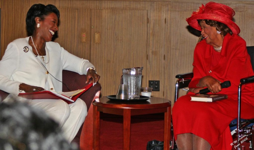 H_Copy of Copy of 20050604 DHeight APL BookSigning 017_c